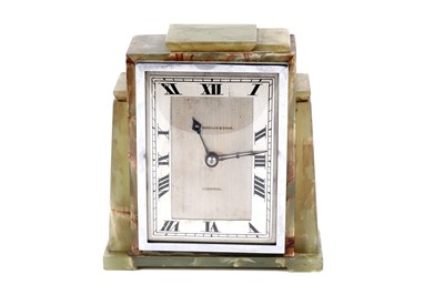 Lot 606 - ﻿An Art Deco onyx mantle clock