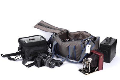 Lot 168 - A selection of vintage and modern cameras
