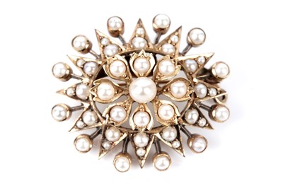 Lot 731 - A Victorian pearl brooch/pendant