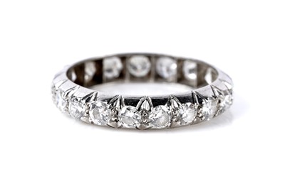 Lot 743 - A diamond eternity ring