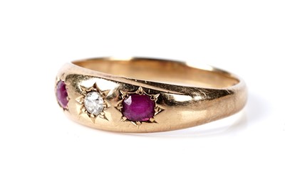 Lot 745 - A late Victorian ruby and diamond ring