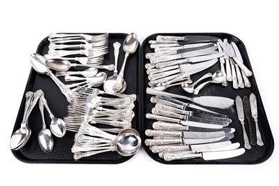 Lot 925 - A selection of silver-plated cutlery and flatware