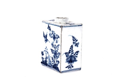 Lot 1155 - A Meissen blue and white tea canister