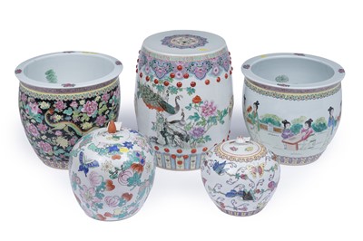 Lot 705 - A collection of modern Chinese ceramics