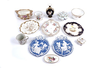Lot 310 - A selection of Victorian and later ceramics