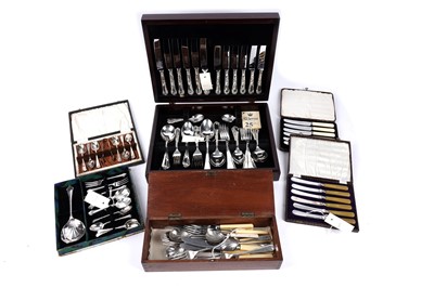 Lot 423 - A selection of silver plated cutlery