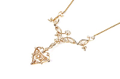 Lot 761 - An Edwardian style seed pearl pendant necklet incorporating a pendant heart-shaped brooch