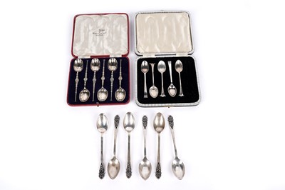 Lot 370 - A selection of silver teaspoons