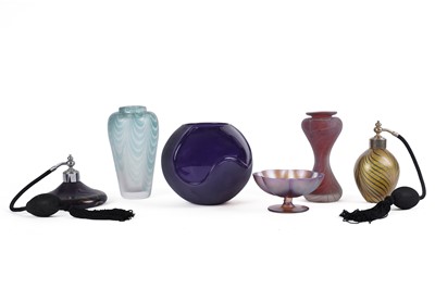 Lot 903 - A collection of contemporary glassware