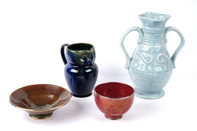 Lot 827 - A collection of ceramics