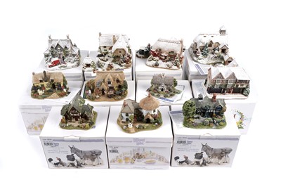 Lot 357 - A collection of Lilliput Lane model snow-covered and other cottages
