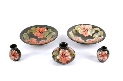 Lot 299 - Five pieces of Moorcroft 'Hibiscus' pattern ceramics