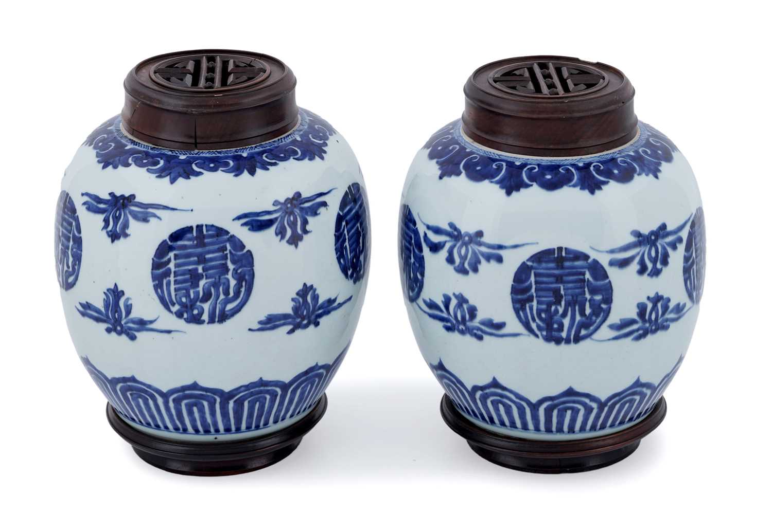 809 - A pair of 18th Century Chinese ginger jars