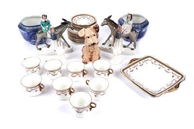 Lot 348 - A selection of ceramics