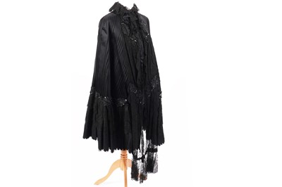 Lot 77 - A late Victorian mourning cape