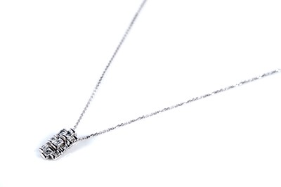 Lot 643 - A diamond pendant