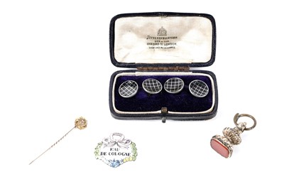 Lot 81 - A selection of jewellery and accessories