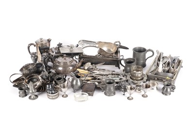 Lot 940 - A collection of early 20th/late 19th Century silver plate and metal wares