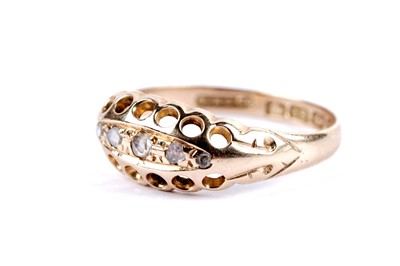 Lot 13 - An Edwardian diamond five stone ring