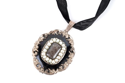 Lot 771 - A Georgian enamel and baroque pearl mourning brooch