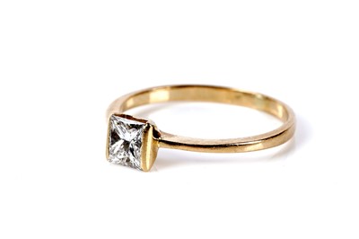 Lot 663 - A princess-cut single stone solitaire diamond ring