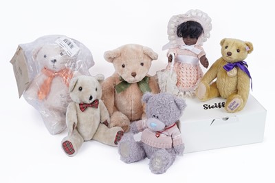 Lot 334 - A collection of stuffed toys