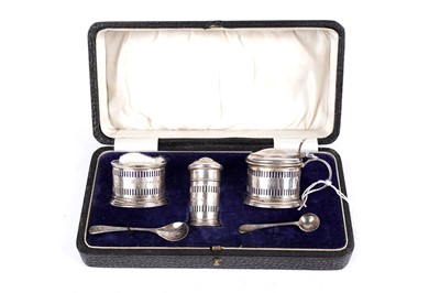 Lot 354 - A cased George V silver condiment set