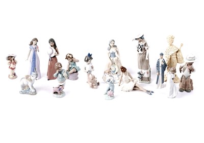 Lot 870 - A collection of Lladro, Nao and other ceramic figures