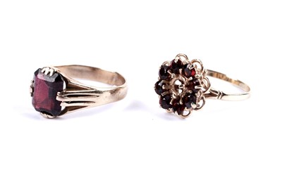 Lot 28 - A garnet single stone ring; and a garnet flower cluster dress ring
