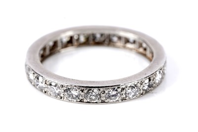 Lot 772 - A diamond eternity ring