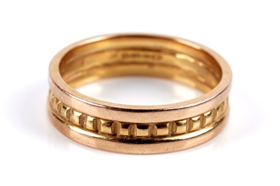 Lot 777 - A 22ct yellow gold wedding band