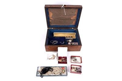 Lot 204 - A collection of gold, silver and costume jewellery