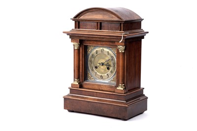 Lot 602 - An early 20th Century walnut 8-day bracket clock