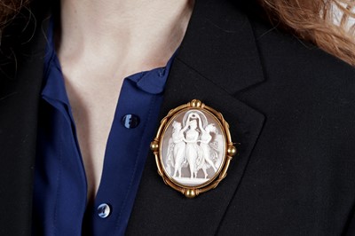 Lot 668 - A fine quality Victorian carved shell cameo brooch