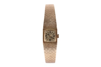 Lot 728 - An Accurist 9ct gold cased lady's cocktail watch