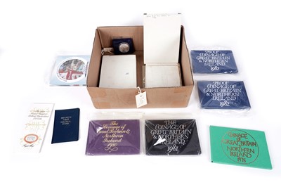 Lot 204 - A collection of coin sets