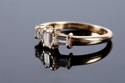 Lot 672 - A three stone diamond ring