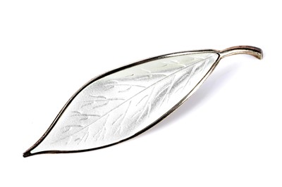 Lot 146 - A Norwegian white enamel silver brooch by David Anderson