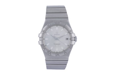 Lot 475 - Omega Constellation: a stainless steel cased quartz wristwatch