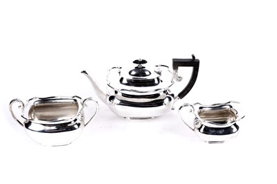 Lot 356 - An Edwardian silver three-piece tea service