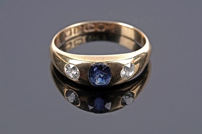 Lot 675 - A late Victorian sapphire and diamond ring