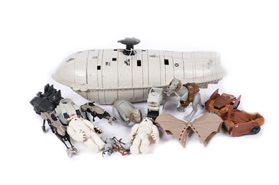 Lot 19 - A collection of vintage 1980’s Star Wars figures and accessories