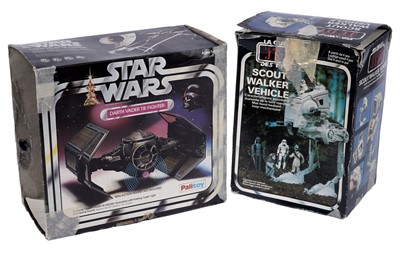Lot 22 - Two Star Wars toys