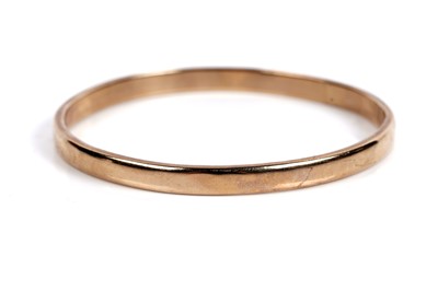 Lot 631 - A 9ct yellow gold bangle