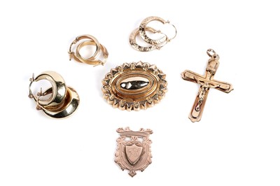 Lot 636 - A selection of gold and other jewellery