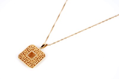 Lot 162 - A yellow gold pendant necklace