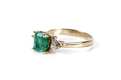 Lot 165 - An emerald and diamond three stone ring