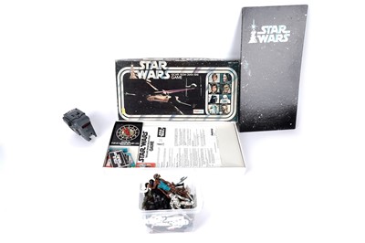 Lot 15 - A collection of Star Wars toys