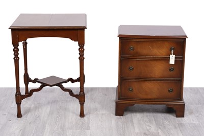 Lot 79 - An Edwardian mahogany occasional table with moulded top