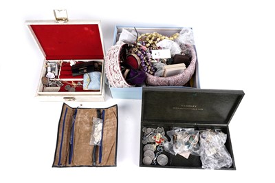 Lot 218 - A collection of silver and costume jewellery